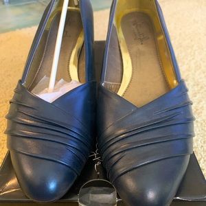 Navy Leather heels by Soft Style size 9.5 W